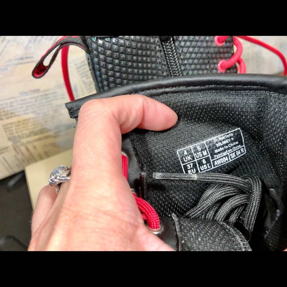 🎉 Fishnet Doc Martens - Picture 6 of 14
